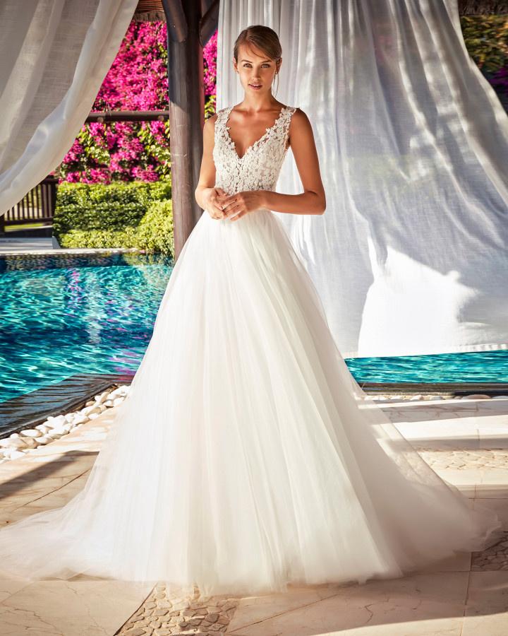 Vestido de novia plisado y online romantico