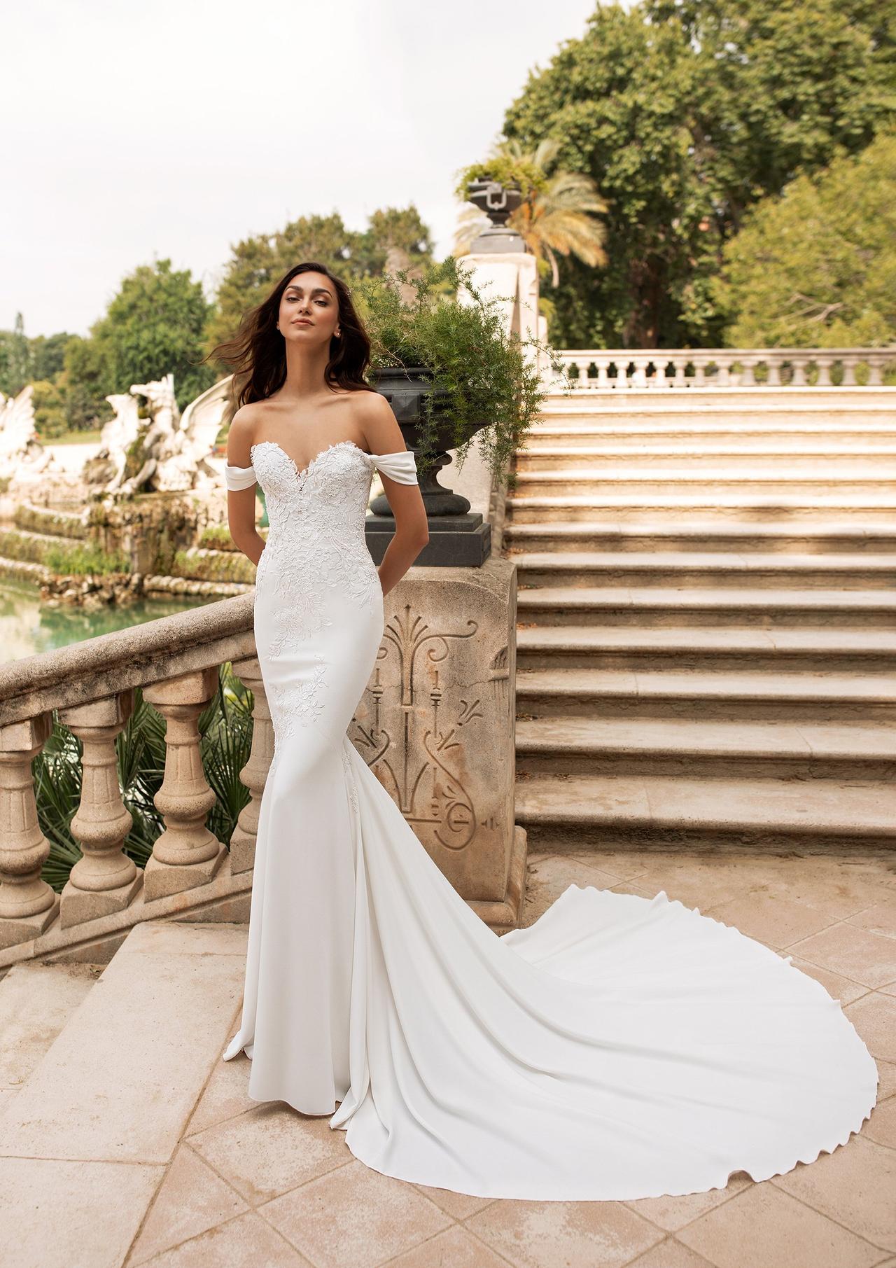 bota Monetario Incorporar 130 vestidos de novia con colas increíbles