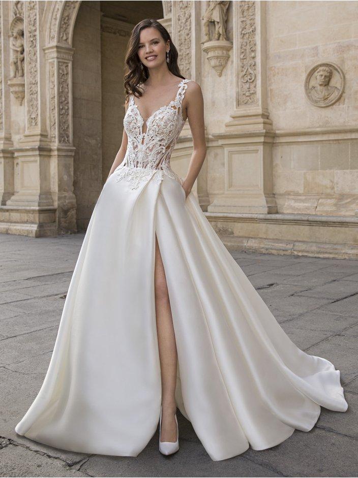 vestido de novia princesa con tajo en la falda