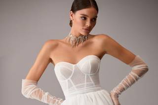 vestido de novia corto con escote corazón
