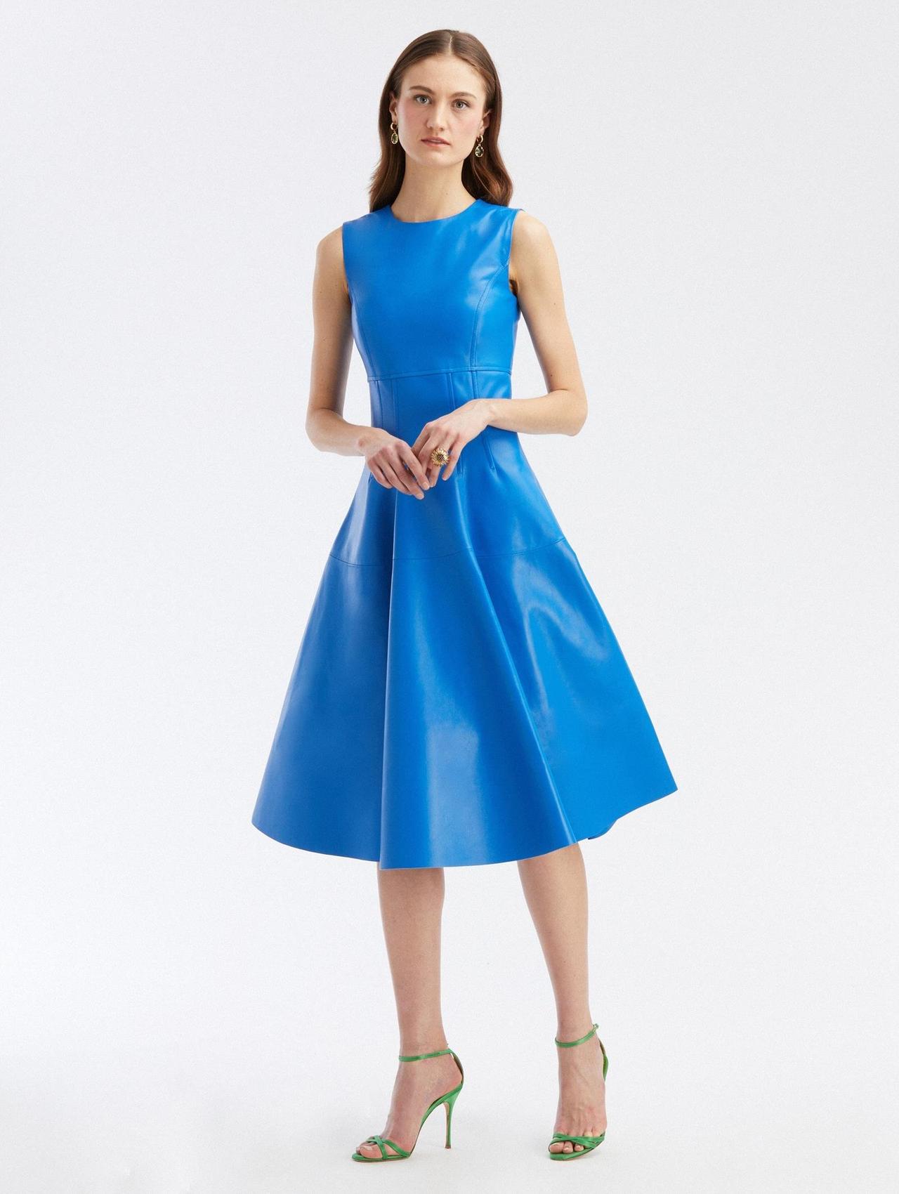 vestidos de azul: el perfecto para todas las estaciones