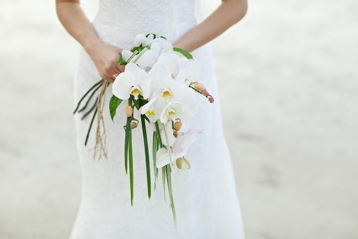 8 ramos de novia blancos: ¿Con cuál te gustaría entrar al altar?