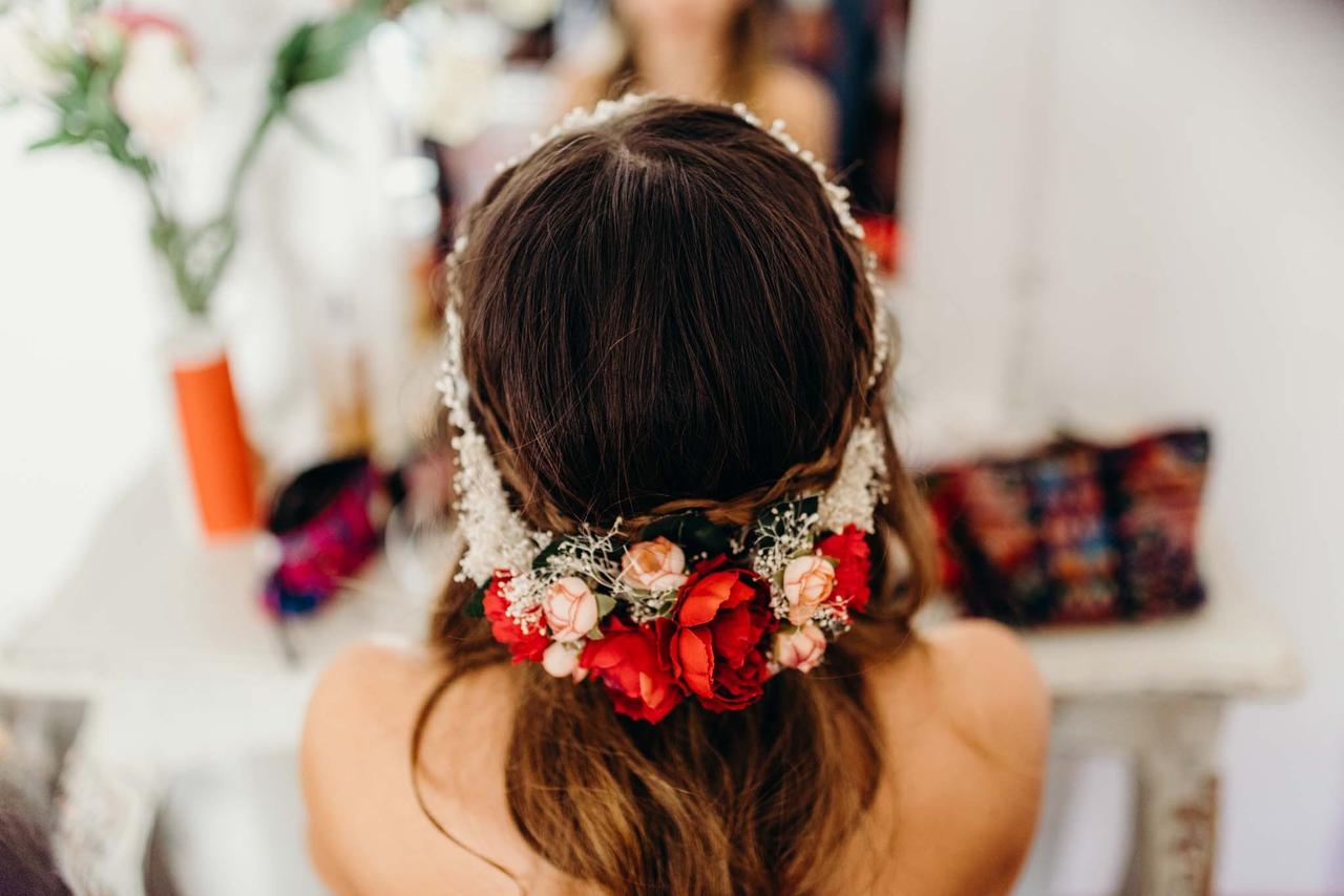50 peinados de novia con flores: ¡éxito seguro!