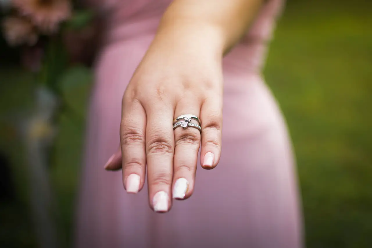 Cuál es el precio de anillo compromiso?