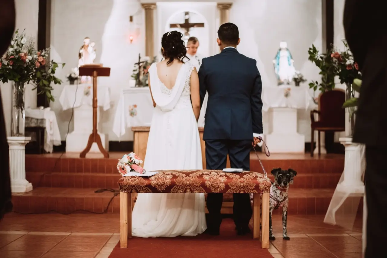 En qué consisten las charlas prematrimoniales para ceremonias por la  Iglesia?