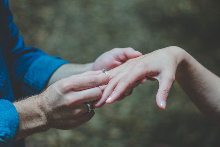 Cómo anunciar su matrimonio en Navidad