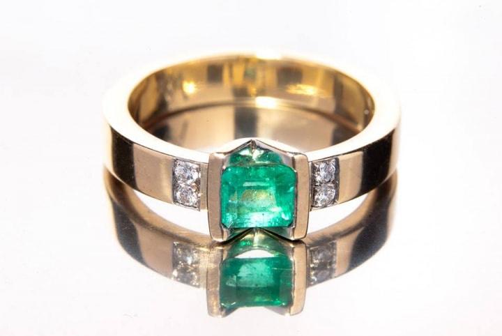 anillo de compromiso verde