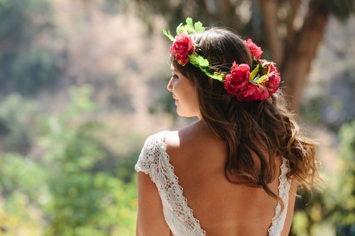 65 accesorios ideales para novias que se casan al aire libre