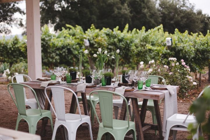 Cómo decorar las mesas rectangulares de su matrimonio