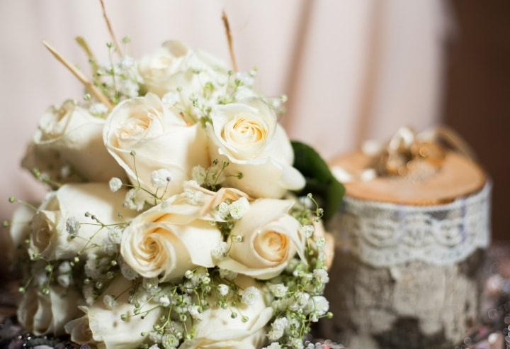 8 ramos de novia blancos: ¿Con cuál te gustaría entrar al altar?