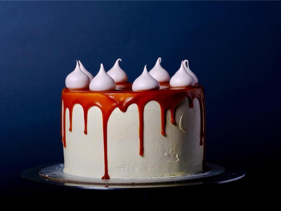 Torta estilo drip cake