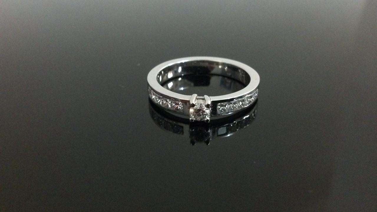Los beneficios de elegir anillos de compromiso matrimonio en oro blanco