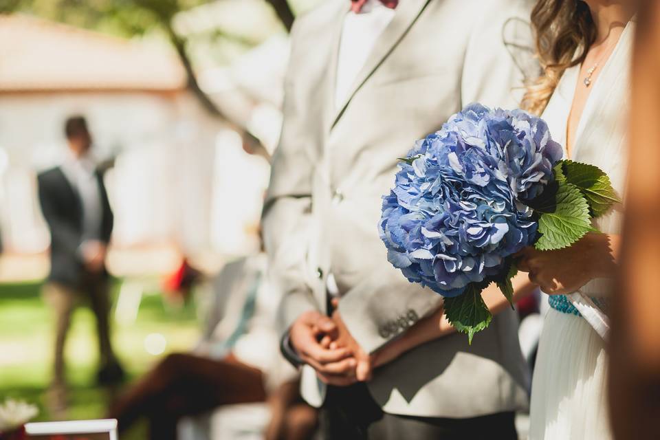 5 ideas para que no falte el azul en tu look de novia
