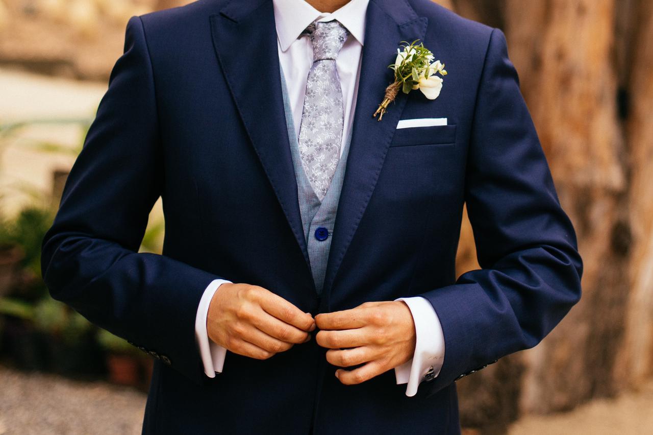 De qué color debe ser la corbata del novio