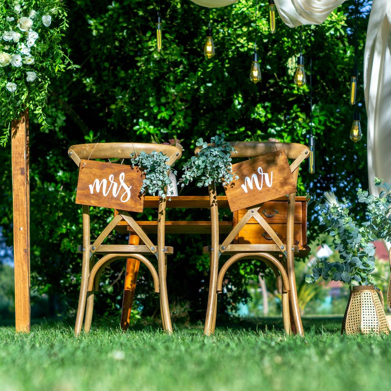 sillas de matrimonio con adornos campestres