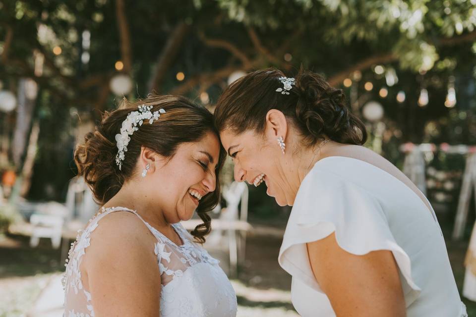 Novias felices en su matrimonio