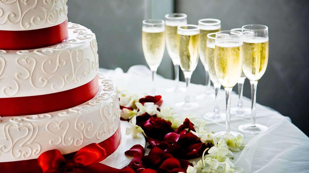 4 tipos de bebidas para acompañar el postre del matrimonio