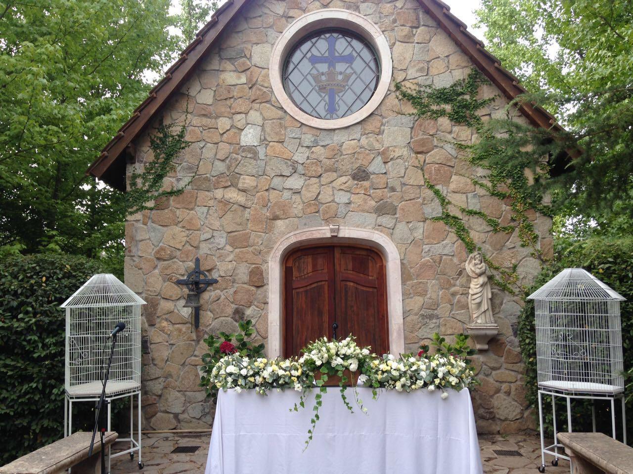 Adornos florales para el altar