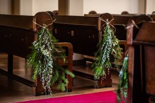 Plantas para decorar los asientos de una iglesia