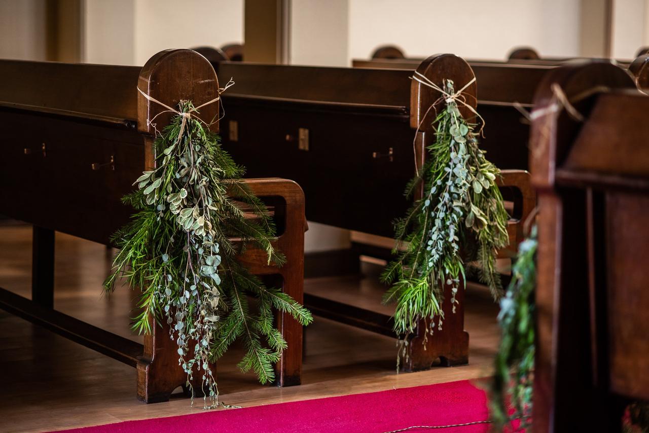 Plantas para decorar los asientos de una iglesia