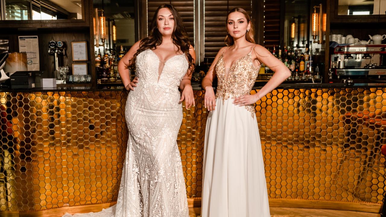 vestido de novia corte sirena y escote corazón y vestido de novia con detalles dorados en la parte superior
