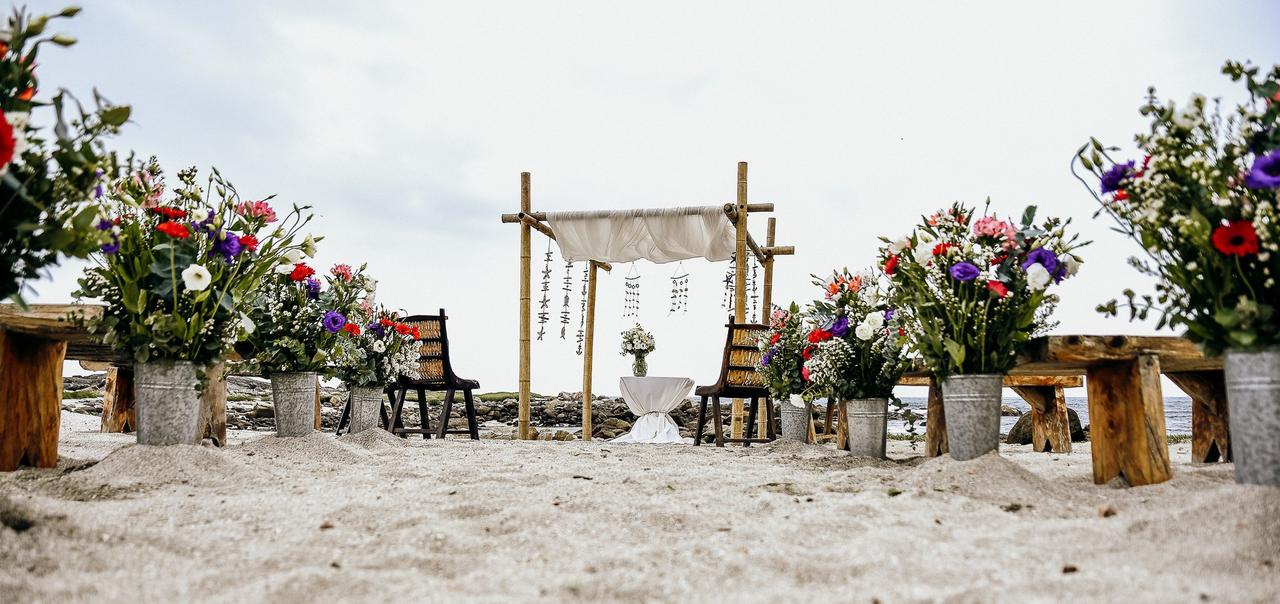 Altar de matrimonio en la playa