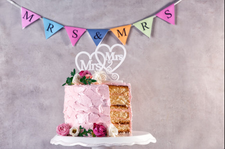 5 ideas de cake topper LGTBIQ+ para su matrimonio