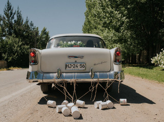 ¿Auto moderno o clásico para su matrimonio?