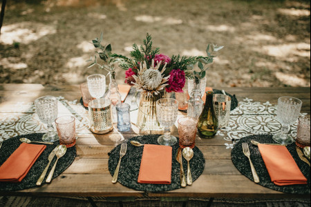 Las decoraciones de mesas más lindas para comer con amigos inspiradas en matrimonios
