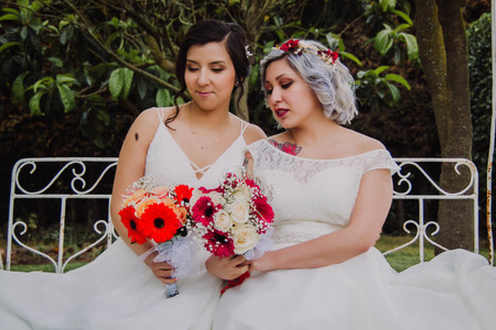 Cómo coordinar la búsqueda del vestido de novia entre dos mujeres