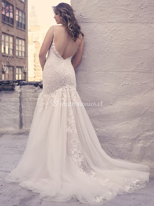 Nikolina, Maggie Sottero