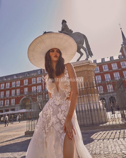 Julie, Galia Lahav