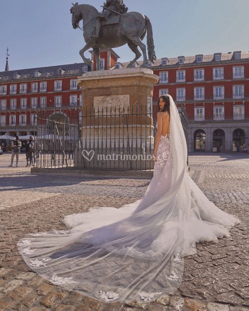 Julie, Galia Lahav