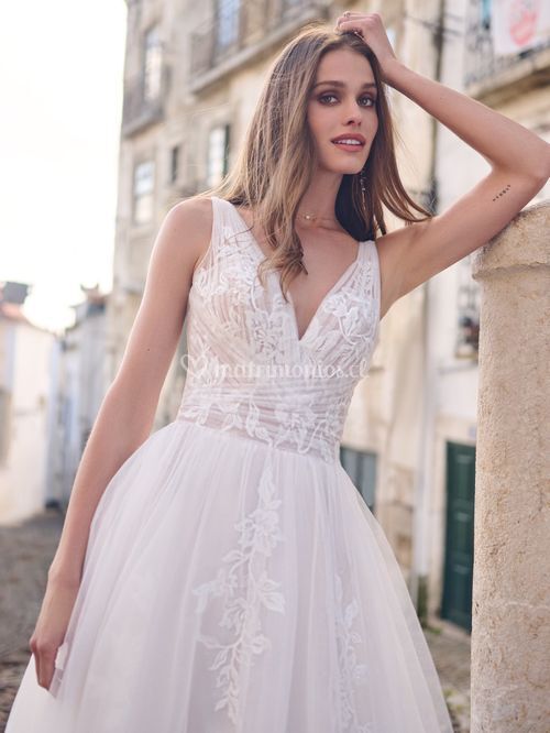 Teona, Maggie Sottero