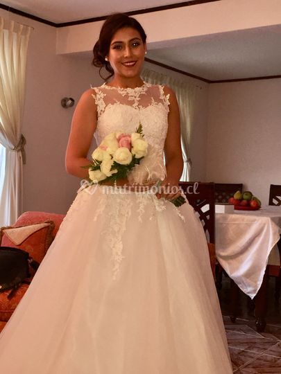 Novias maquilladas y peinadas