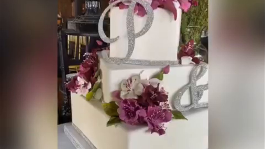 Goretty Torta Cuadrada con flores de azúcar