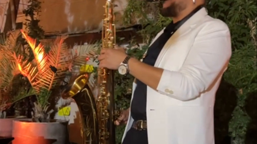 Cantando a dúo con Saxofonista 