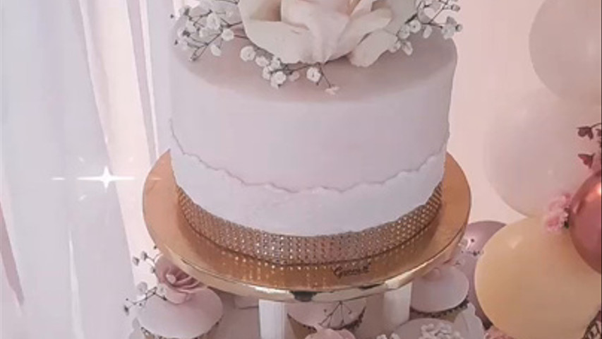 Torta y cupcakes de novios