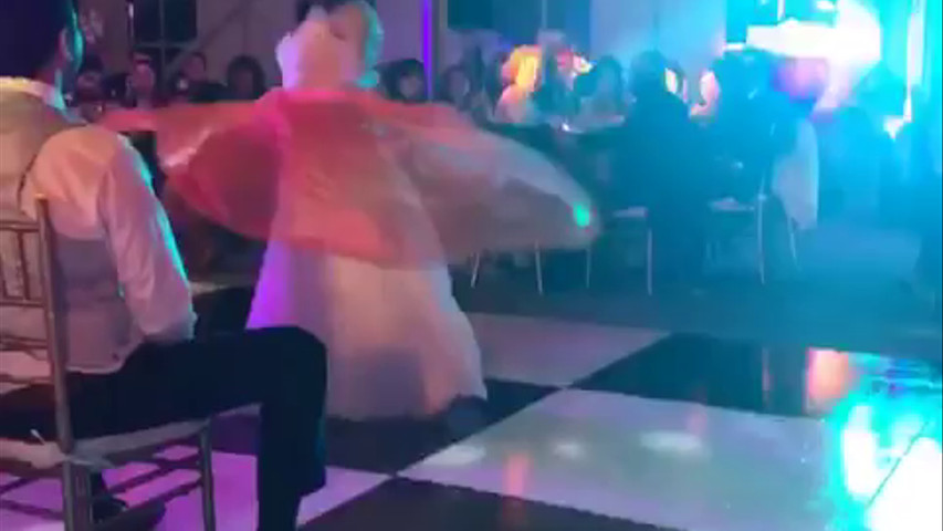 Novia bailando en su matrimonio