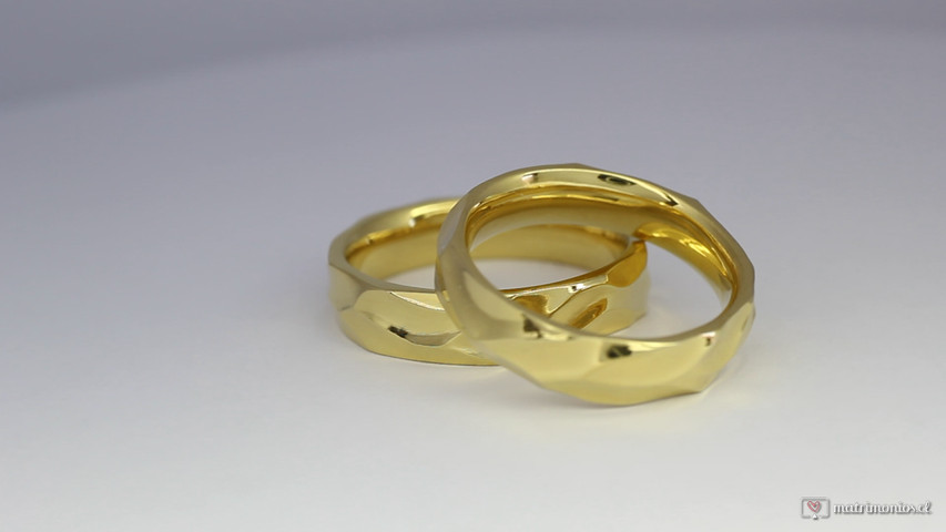 Argollas de matrimonio modelo Duna oro amarillo y diamantes