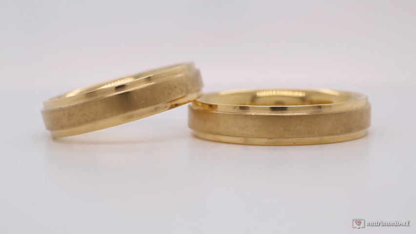 Argollas de matrimonio oro amarillo satinado