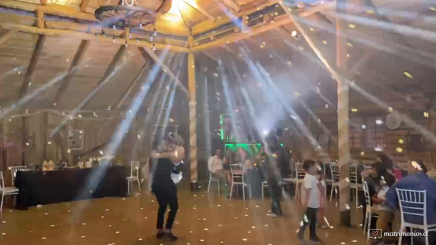 Novios bailando 