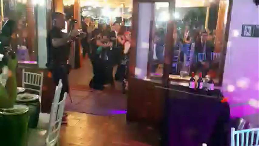 Con toda la onda... los invitados comenzando la fiesta 