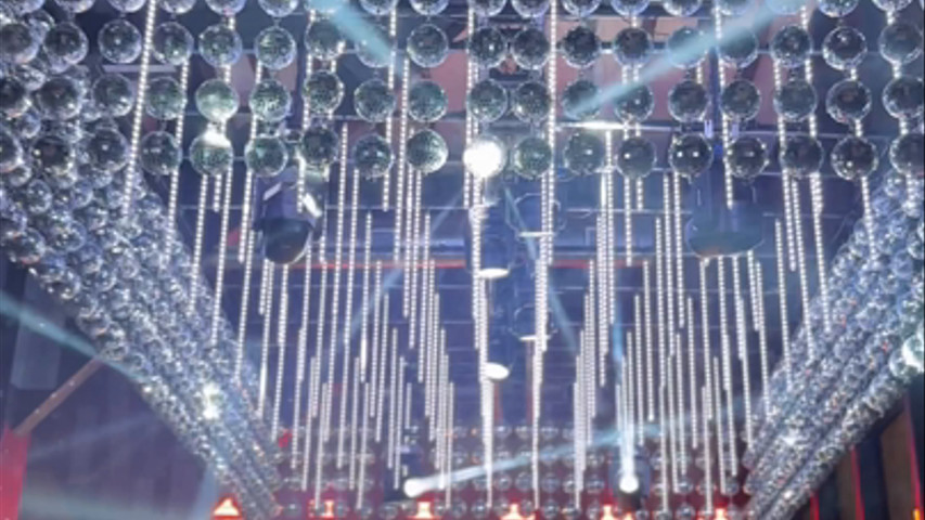 Montaje de tubos led y esferas infinito