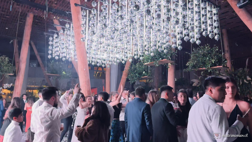 Cielo led y esferas infinito en Casona la laguna