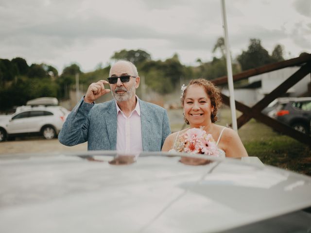 El matrimonio de Fredy y Andrea en Lago Ranco, Ranco 6