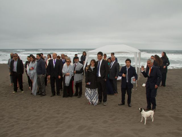 El matrimonio de Alberto y Loreto en Pichilemu, Cardenal Caro 38