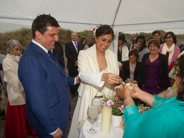 El matrimonio de Alberto y Loreto en Pichilemu, Cardenal Caro 44