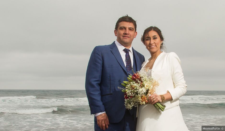 El matrimonio de Alberto y Loreto en Pichilemu, Cardenal Caro