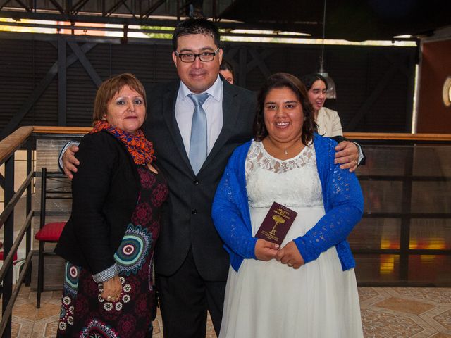 El matrimonio de Óscar y Marcela en Sagrada Familia, Curicó 10